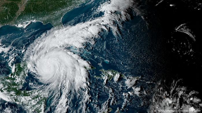 Imagen satelital del huracán Ian avanzando sobre el Caribe.