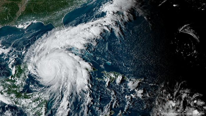 Imagen satelital del huracán Ian avanzando sobre el Caribe.
