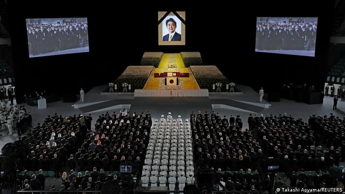 Ceremonia funeraria en honor a Shinzo Abe en Tokio.