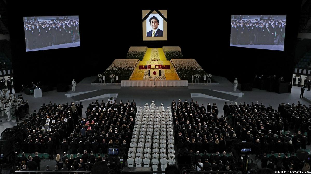 Japan holds state funeral for slain PM Shinzo Abe – DW – 09/27/2022