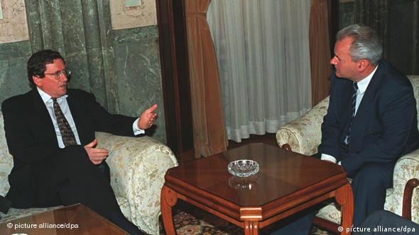 Ρίτσαρντ Χόλμπρουκ και Σλόμπονταν Μιλόσεβιτς στο Βελιγράδι το 1995 Ρίτσαρντ Χόλμπρουκ και Σλόμπονταν Μιλόσεβιτς στο Βελιγράδι το 1995