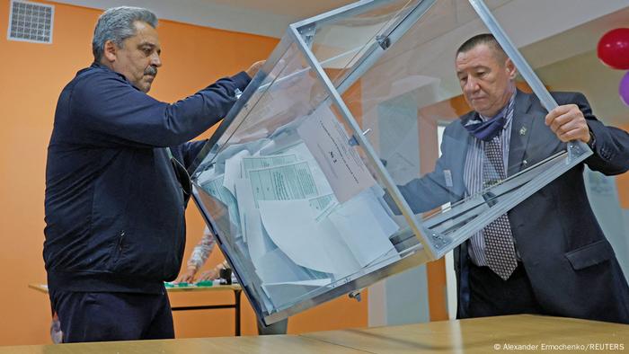 Referendumi i Donezkut më 27 shtator 2022 u zhvillua me kuti të qelqta.