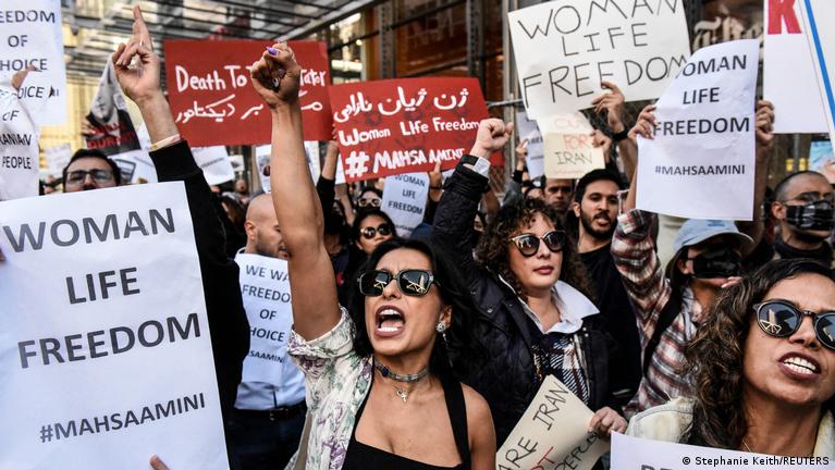 Iran: Lawmaker labels female protesters as prostitutes
