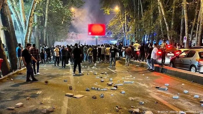 This photo shows that Iranian women are on the front line of the protests and are fighting against the agents of repression