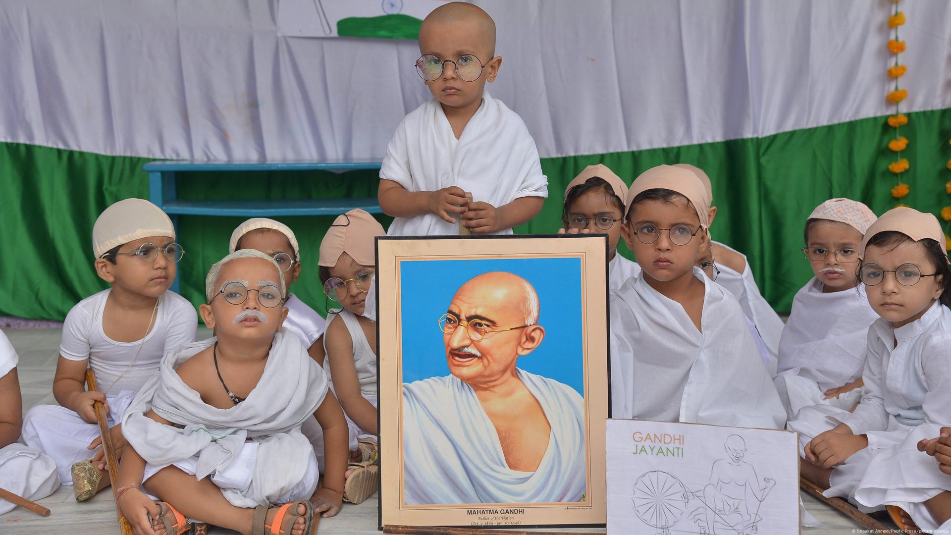 Fact check: 4 myths about Mahatma Gandhi – DW – 01/30/2023