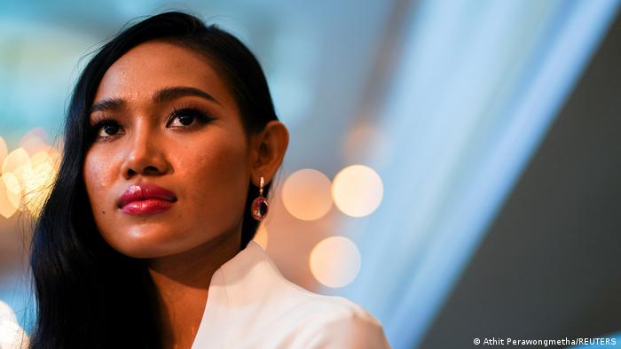La modelo y activista birmana Han Lay, durante una entrevista con Reuters en abril del año pasado.