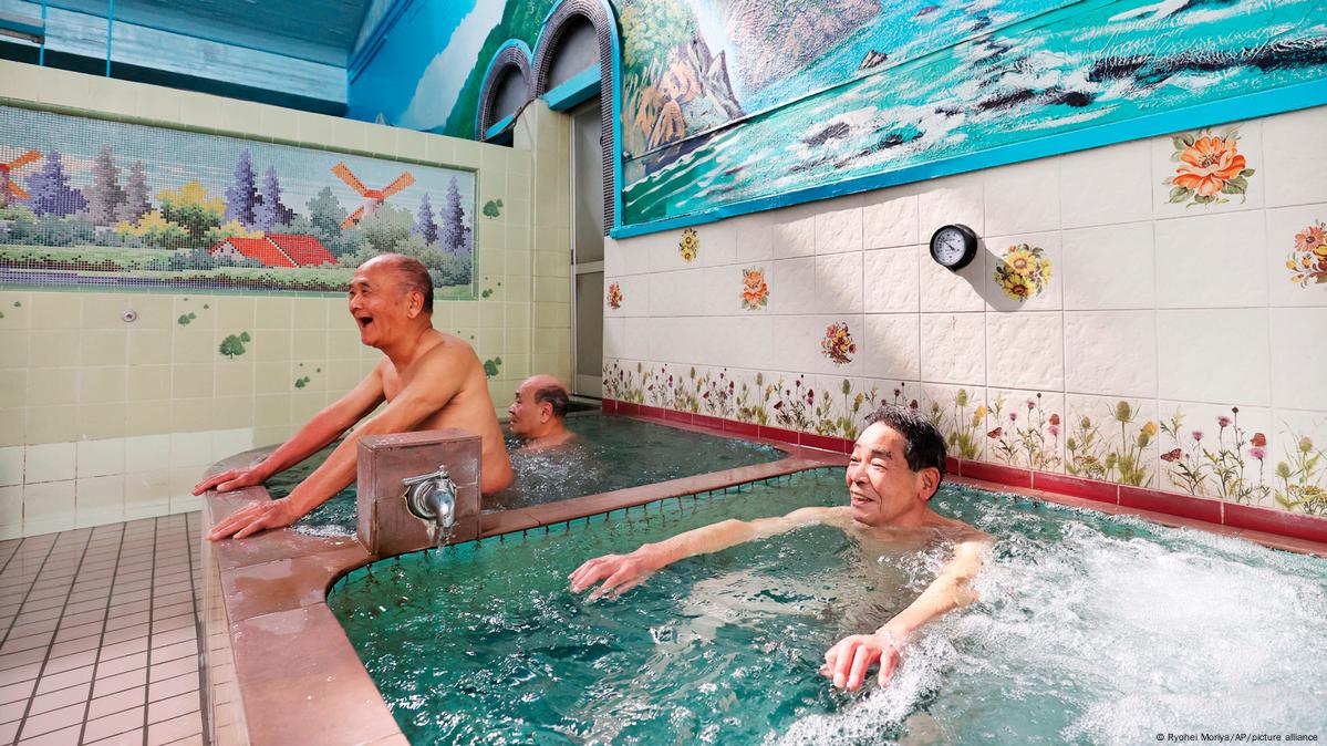 tokyo-bathhouses-look-to-tap-foreigners-but-ensure-they-behave-the