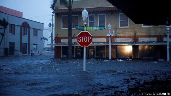 佛罗里达州州长表示：“我们从未遭遇过如此规模的风暴。……可以说是500年一遇的大水事件”