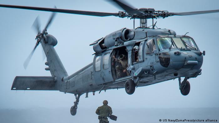 El helicóptero Sikorsky MH-60S de EE.UU. 