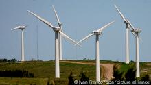 epa05053331 (FILE) A file picture dated 22 October 2008 shows a view of the first wind farm in Uruguay, located at Loma Alta in Rocha, Uruguay. According to media reports on 03 December 2015, as much as 95 per cent of Uruguay's electricity comes from renewable sources. EPA/IVAN FRANCO ++ +++ dpa-Bildfunk +++