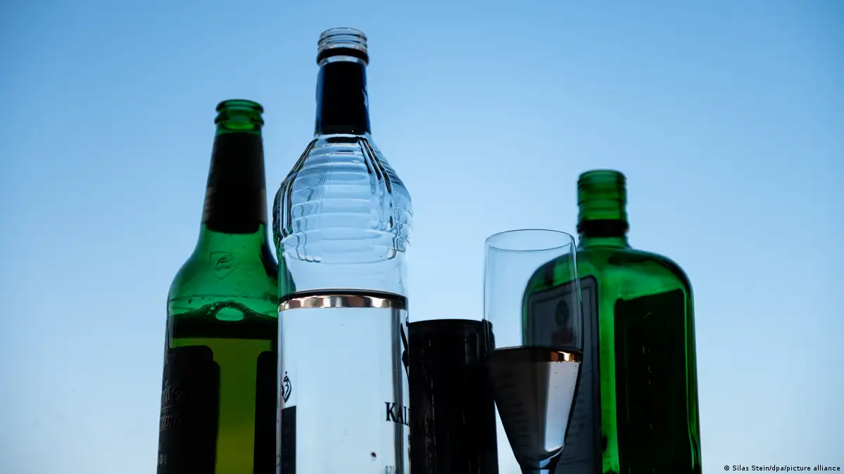 Woher der Kater nach Alkohol kommt und was wirklich hilft – DW