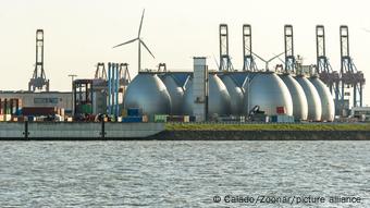 Εγκαταστάσεις φυσικού αερίου στο λιμάνι του Αμβούργου