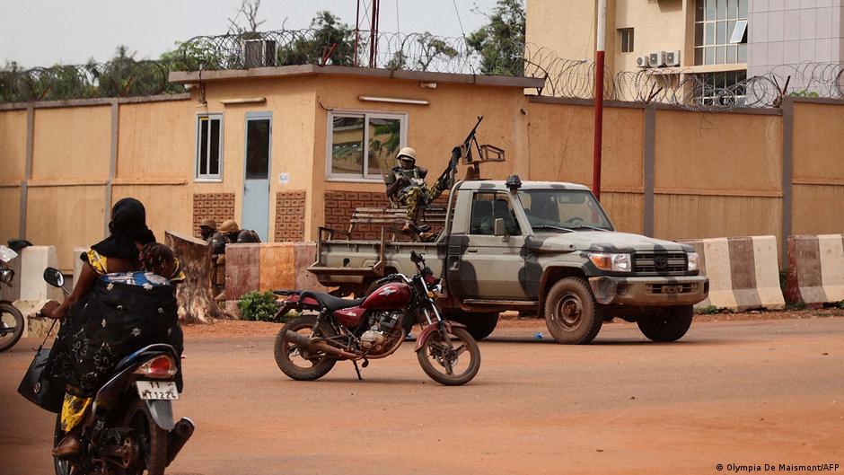 Burkina Faso: ′Internal crisis′ in army as gunfire heard near presidency | News | DW - Vimarsana News
