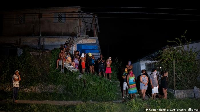 Hurrikan Ian führte zu einem vollständigen Stromausfall auf der Insel. | Bildquelle: DW © Ramon Espinosa/AP/picture alliance | Bilder sind in der Regel urheberrechtlich geschützt