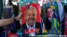 Towels showing Luiz Inacio da Silva and Jair Bolsonaro