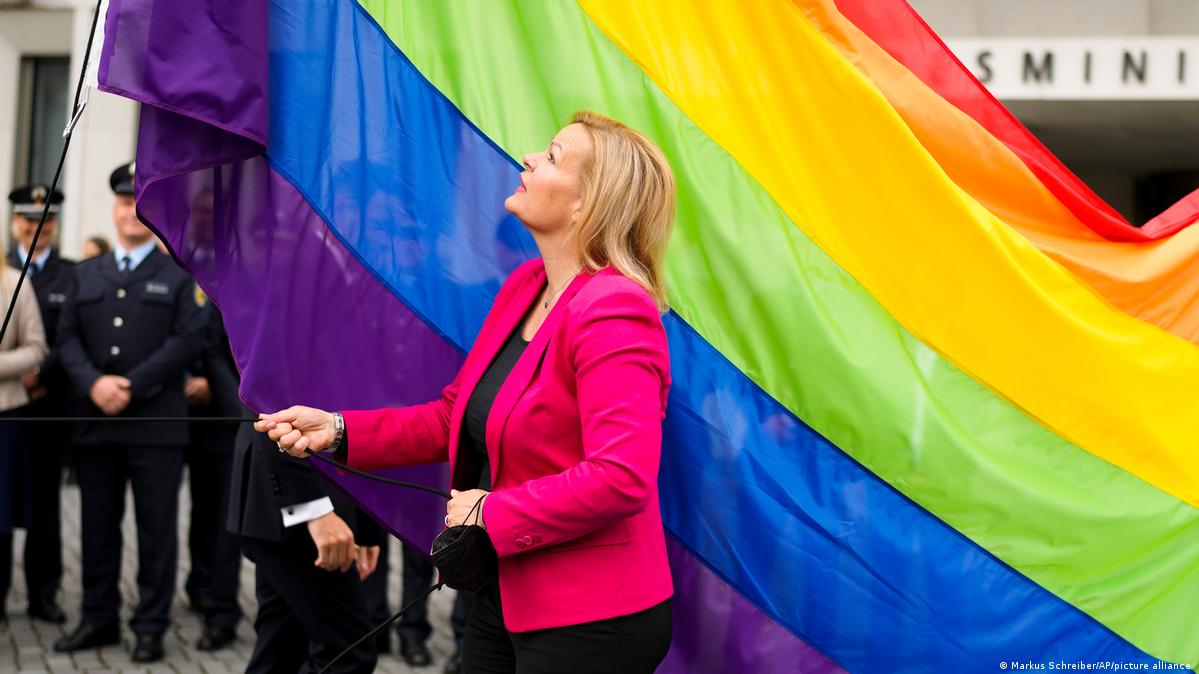 Germany amends asylum rules in favor of queer refugees DW 10/01/2022