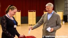 Krisjanis Karins, current Prime Minister of Latvia and candidate of New Unity party casts his ballot during the general election on October 1, 2022 in Riga, Latvia. - Latvians head to the polls on October 1, 2022 in the shadow of neighbouring Russia's invasion of Ukraine, with victory expected for centrist parties that have vowed to continue backing Kyiv and beefing up national security. (Photo by Gints Ivuskans / AFP)