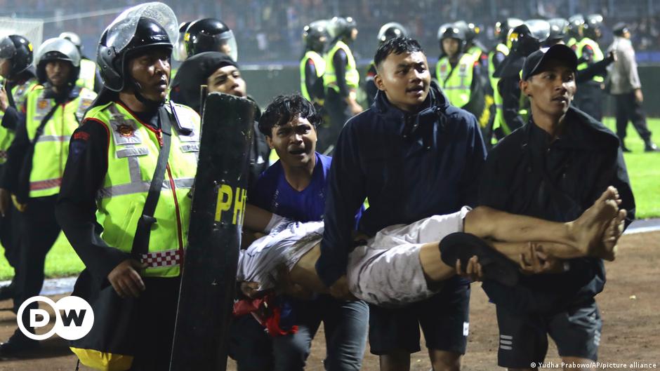 Viele Tote nach Massenpanik bei Fußballspiel in Indonesien