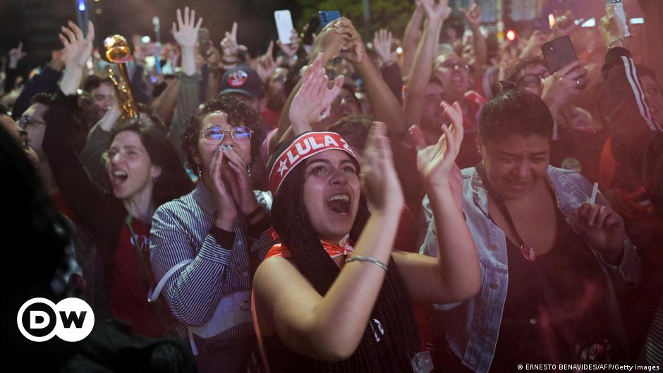 Brasil nas urnas: Lula 48,4%, Bolsonaro 43,2% |  As notícias e análises mais importantes da América Latina |  DW