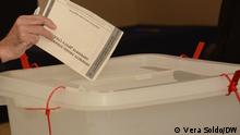 Nach den Superwahlen in Bosnien-Herzegowina, wo am Sonntag die Parlamente auf den verschiedenen Ebenen und das Staatspräsidium gewählt wurden, lag ersten Auszählungen zufolge, bei der Wahl des bosniakischen Mitglieds des dreiköpfigen Staatspräsidiums, der Sozialdemokrat Denis Bećirović klar vor dem Kandidaten der nationalistisch-bosniakischen SDA, Bakir Izetbegović. 