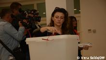 Nach den Superwahlen in Bosnien-Herzegowina, wo am Sonntag die Parlamente auf den verschiedenen Ebenen und das Staatspräsidium gewählt wurden, lag ersten Auszählungen zufolge, bei der Wahl des bosniakischen Mitglieds des dreiköpfigen Staatspräsidiums, der Sozialdemokrat Denis Bećirović klar vor dem Kandidaten der nationalistisch-bosniakischen SDA, Bakir Izetbegović. 