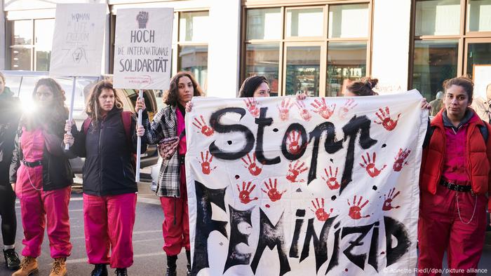 weltweite Proteste gegen gewaltsamen Tod von Mahsa Amini BG