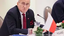 بولندا تتهم المستشار الألماني بالتدخل في شؤونها الداخلية
