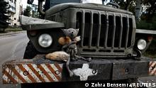 03.10.2022 *** A teddy bear hangs on a Ukranian army truck, amid Russia's attack on Ukraine, in Svyatohirsk, in Donetsk region, Ukraine, October 3, 2022. REUTERS/Zohra Bensemra