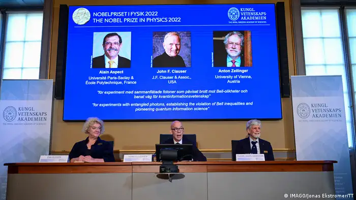 La Academia Real Sueca de Ciencias informa que los ganadores del Nobel de Física son Alain Aspect, John Clauser y Anton Zeilinger.