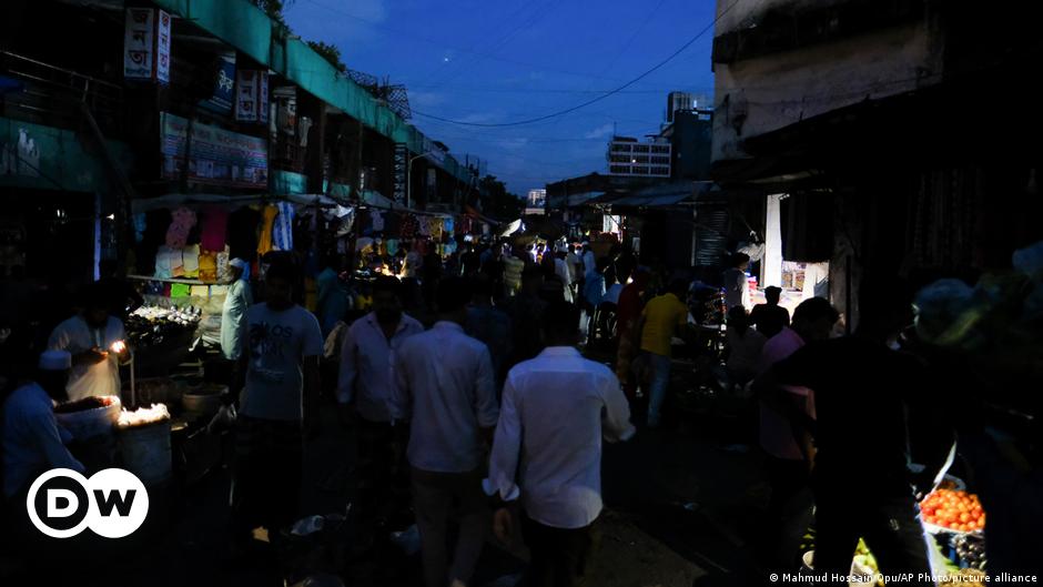 Bangladesh: Blackouts leave 130 million people without power