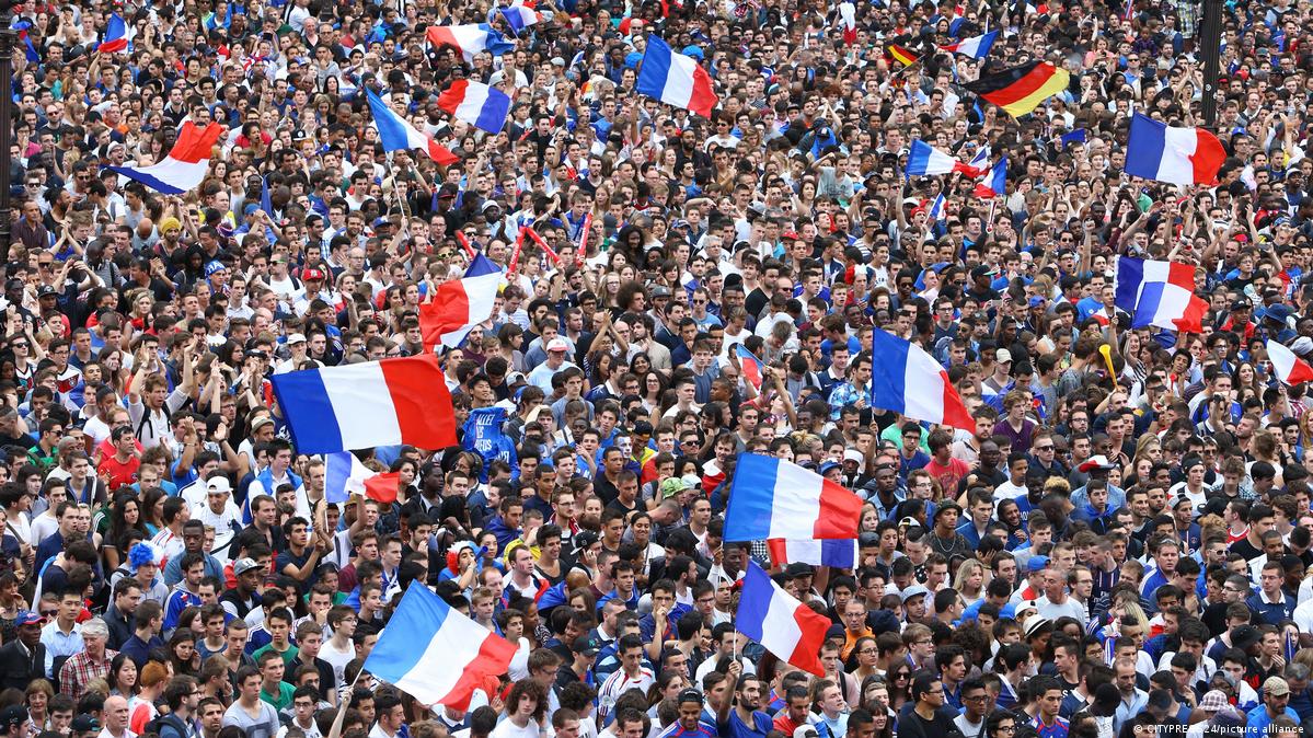 Paris protesta e não realizará transmissão de jogos da Copa – DW – 05/10/ 2022