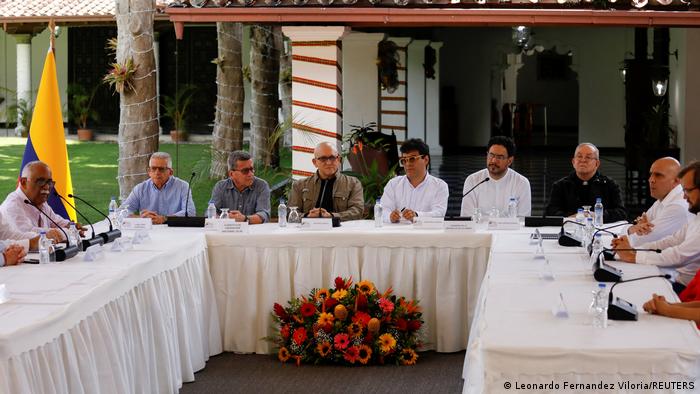 Gobierno de Colombia y el ELN reanudan negociaciones de paz en Venezuela