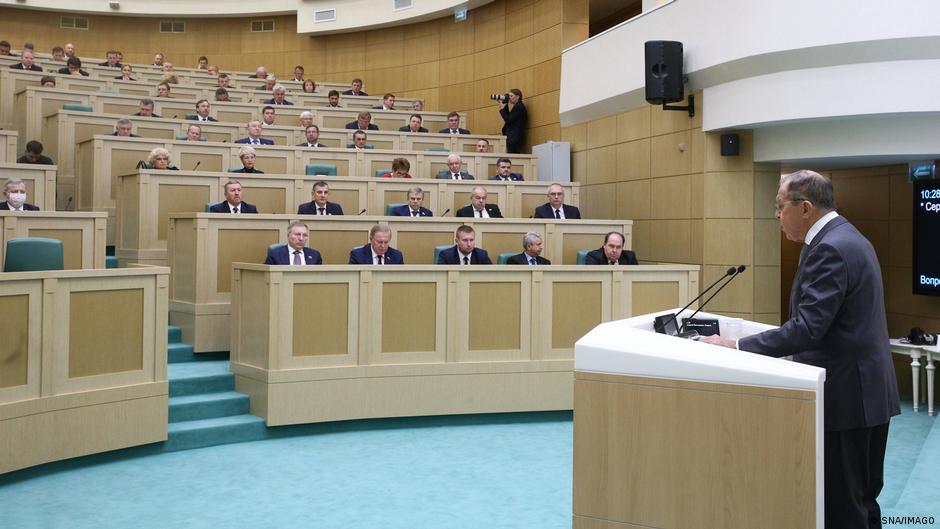 Совет Федерации разрешил вводить ВС РФ в другие страны "для защиты россиян"