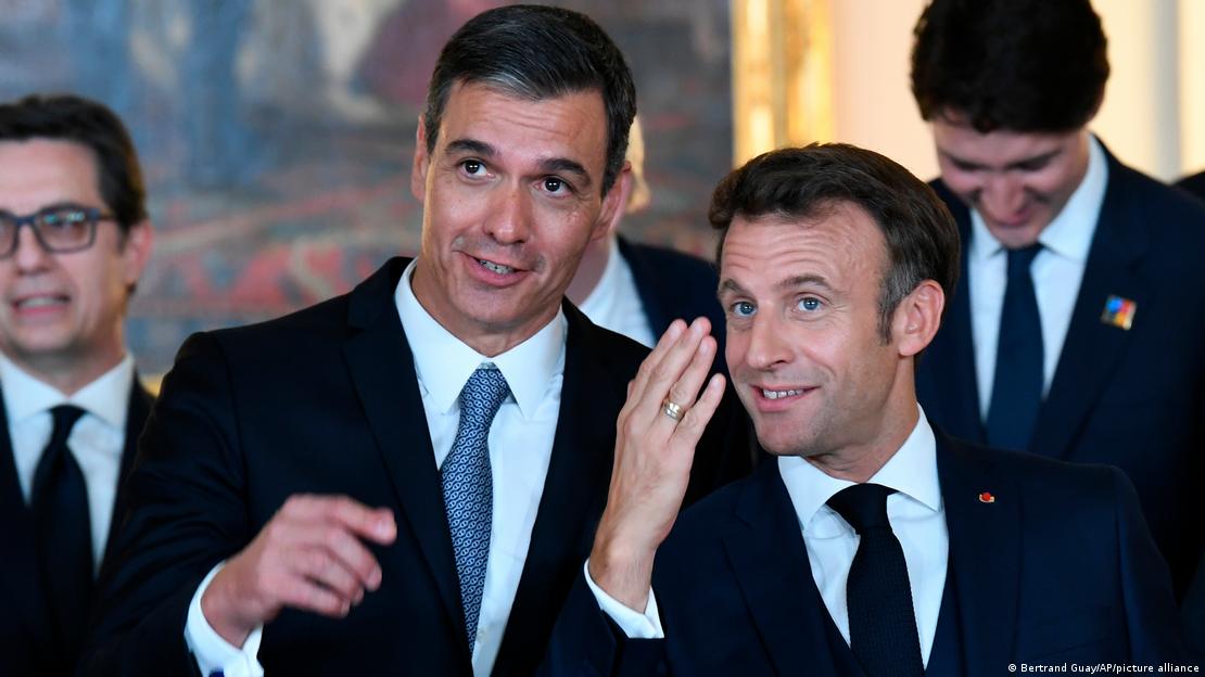 France's President (right) and Spanish PM Pedro Sanchez (left)