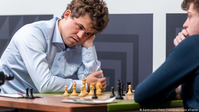 Hans Niemann defeats Magnus Carlsen with the black pieces and