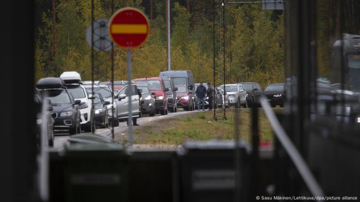 Autoschlange an der Grenze zu Finnland im September 2022