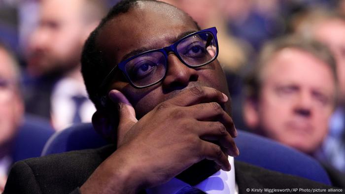 Nachdenklicher Kwasi Kwarteng Nachdenklicher Kwasi Kwarteng