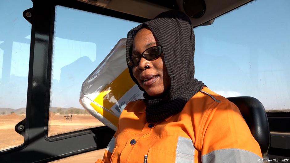 Breaking barriers: Halima Rashid, Tanzania's excavator operator – DW – 10/07/2022 - Vimarsana News
