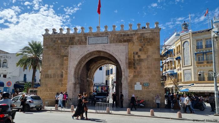 باب البحر..بوابة المدينة القديمة في تونس العاصمة