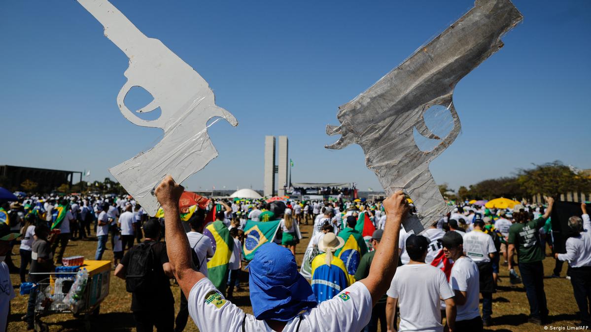 Brasil abriu quase um clube de tiro por dia sob governo Bolsonaro