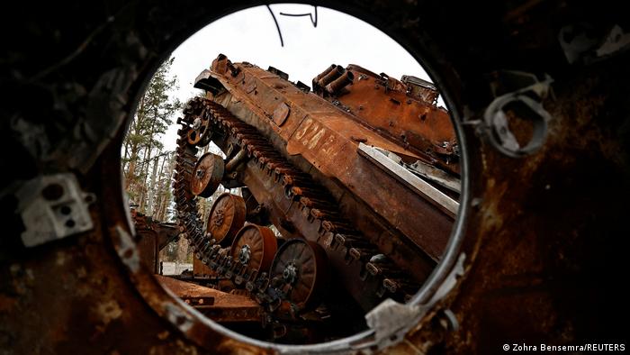 Ukraine | Zerst&ouml;rte russische Panzer in der Stadt Lyman