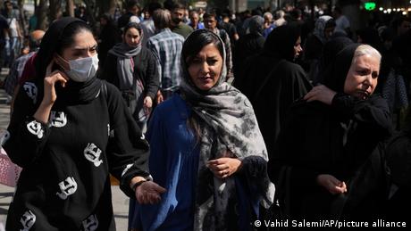 Смъртта на Махса Амини починала в полицейски арест в Иран