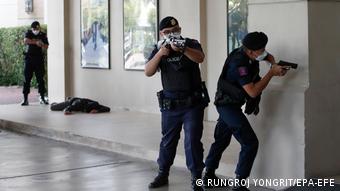 Thailändische Polizei übt für den Umgang mit möglichen Terrordrohungen