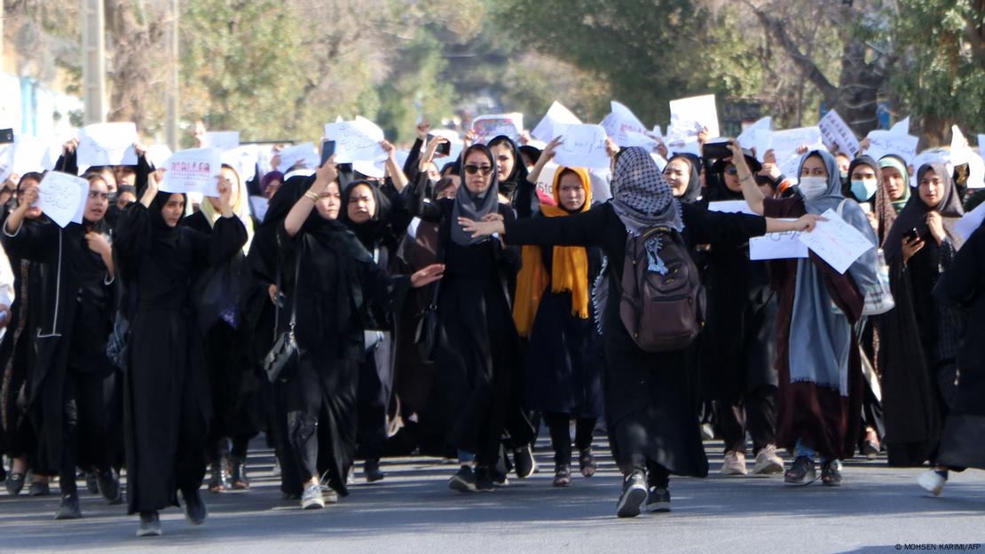 د افغانستان هرات کې د زده کړیالانو لاریون د افغانستان هرات کې د زده کړیالانو لاریون