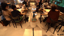 6.10.2022, Tokio, Japan, Roboter als Kellner