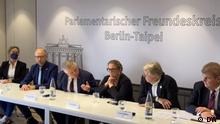 Parlamentarische Gruppe des Freundeskreises Berlin-Taipei. Die 6 Mitglieder sind auf der abschließenden Pressekonferenz in Taipei am 06.10.2022.
Copyright DW