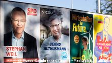 An einer Hauptstraße in Hannover sind Wahlplakate der SPD, CDU, den Grünen und der FDP aufgestellt