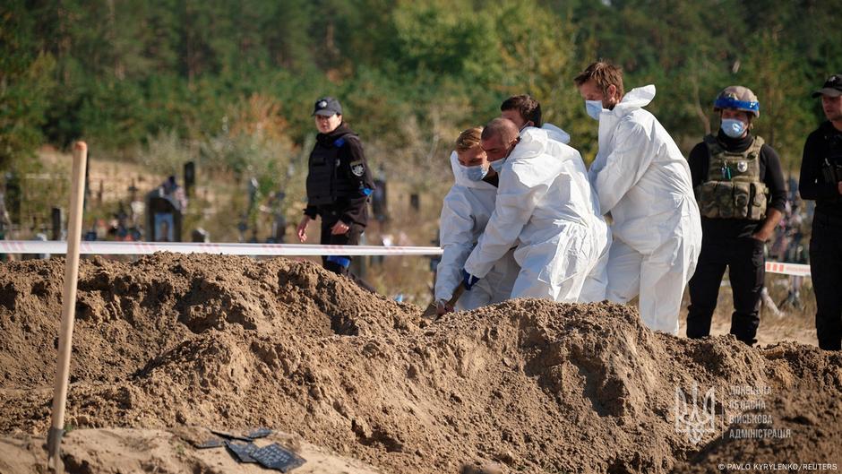 Oktobar 2022: forenzičari istražuju masovnu grobnicu u Limanu