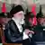 Der wahrer Machthaber im Iran, Religionsführer Ajatollah Ali Chamenei, zusammen mit Kommandeuren der Revolutionsgarden