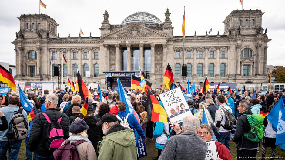 Alternativa za Nemačku je u naletu: demonstracije AfD-a pred zgradom Bundestaga u Berlinu